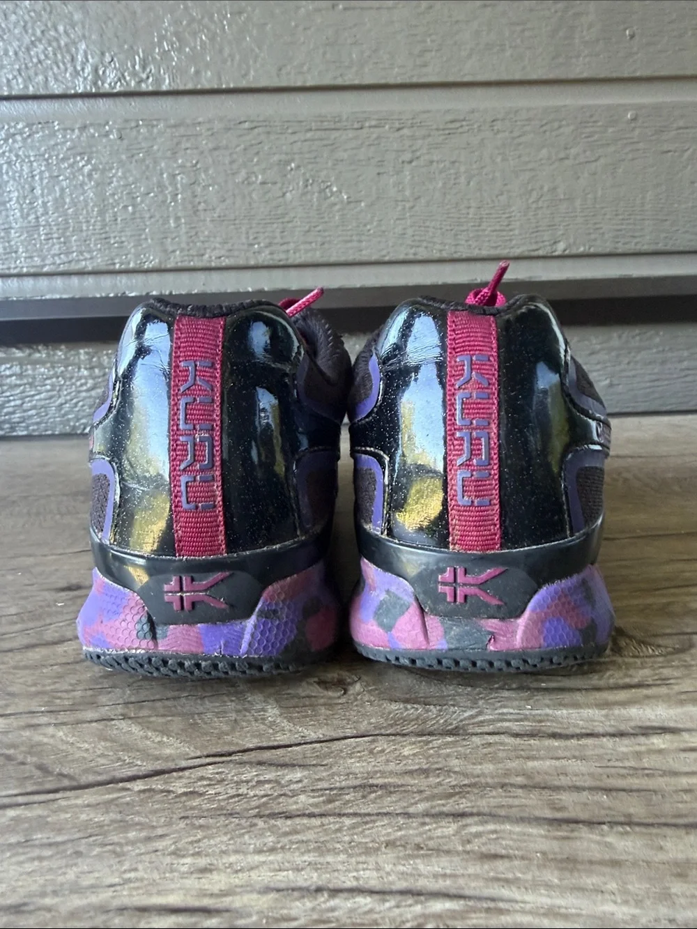 KURU Carrera Women’s Black and Purple Athletic Shoes with Pink Laces size 7.5